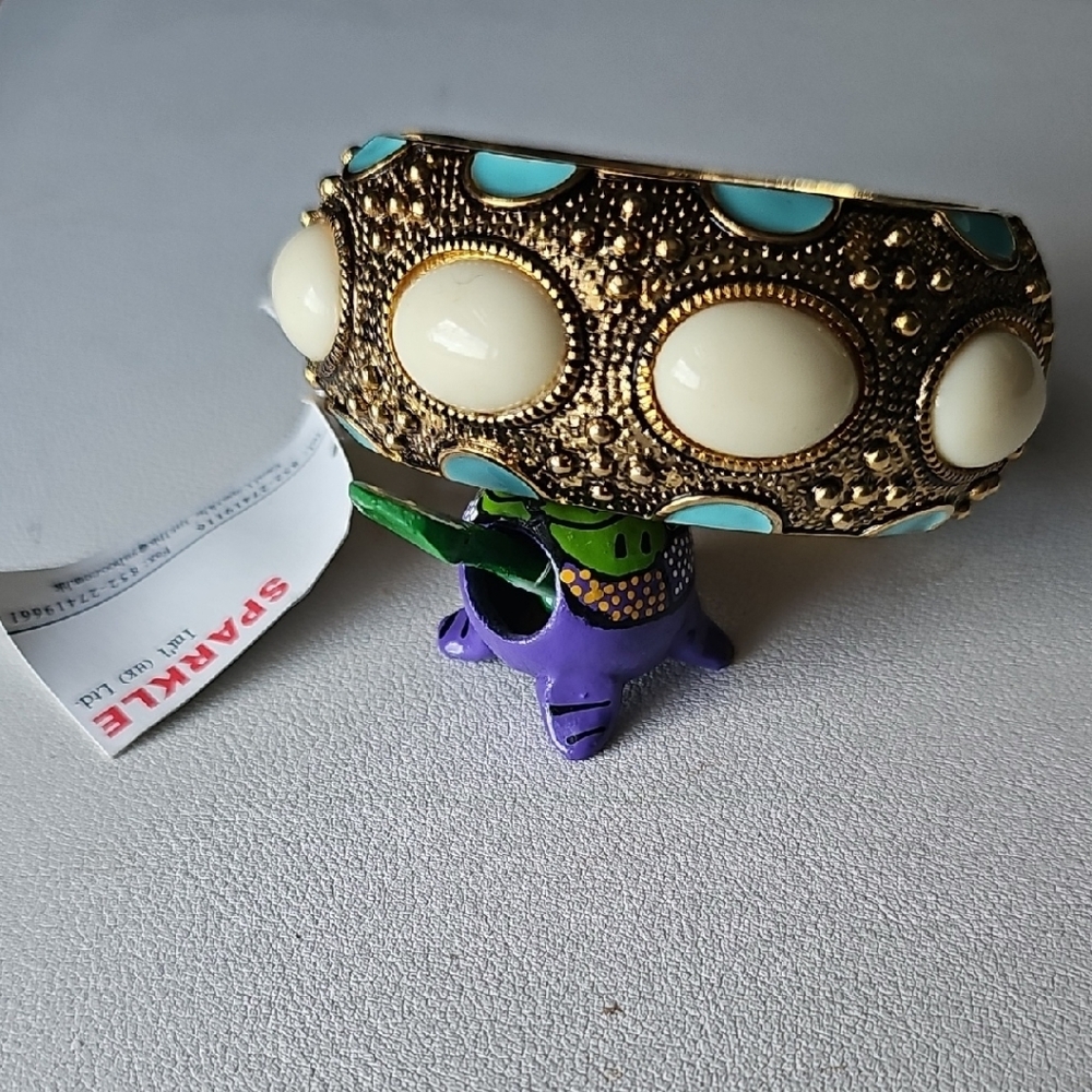 Elegant Ivory Enamel and Turquoise Gold Decorative Bracelet
